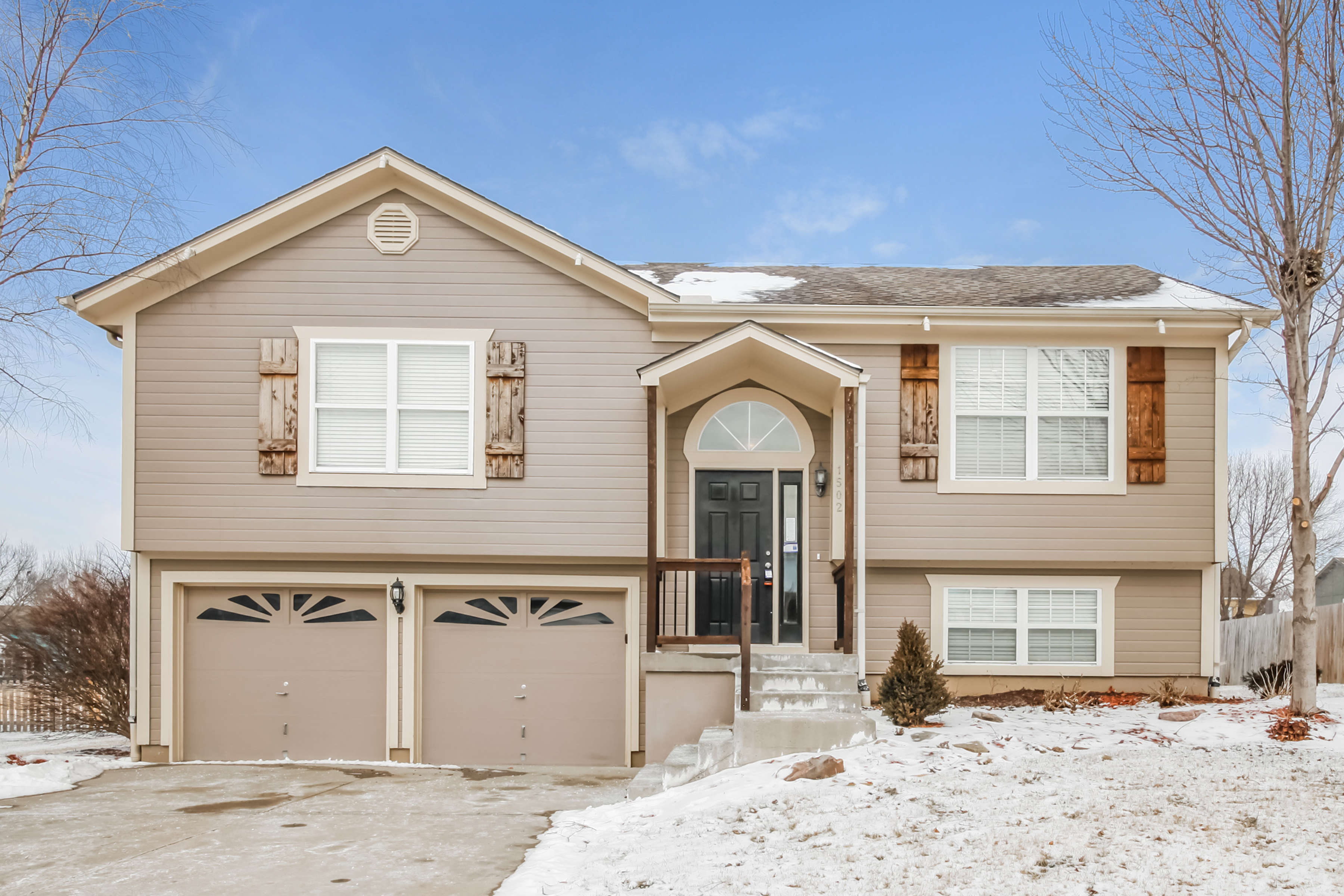 1502 Willow Dr Greenwood, MO 64034